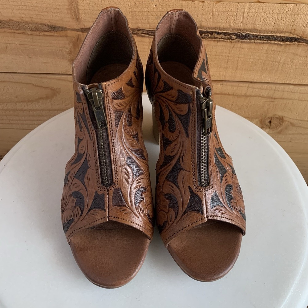ROPER Womens 6.5 Open Toe Heeled Sandal Floral Tooled Leather Boho Cowgirl Rodeo - Picture 5 of 8
